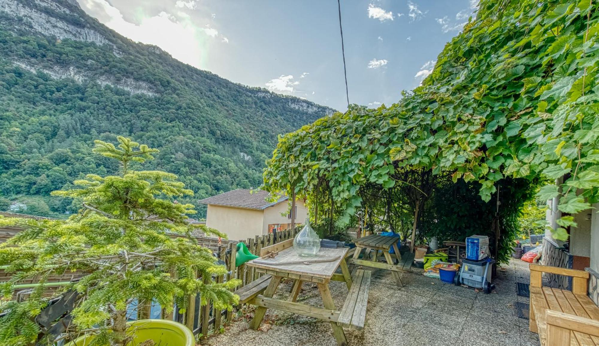Laura Happy Guest House Tenay 외부 사진